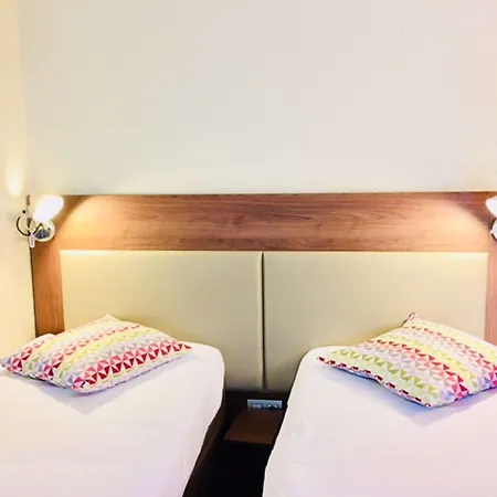 Campanile Deauville Saint-arnoult Otel 3*