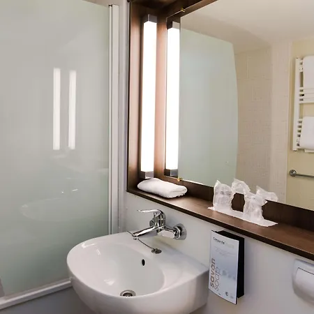 מלון Campanile Deauville Saint-arnoult 3*